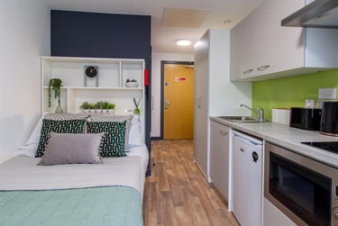 1 bed studio, Raleigh Street, City Centre, Plymouth, PL11ET - Image 2